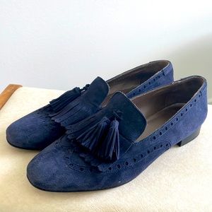 Pertini navy suede loafer with tassel. Size 41.